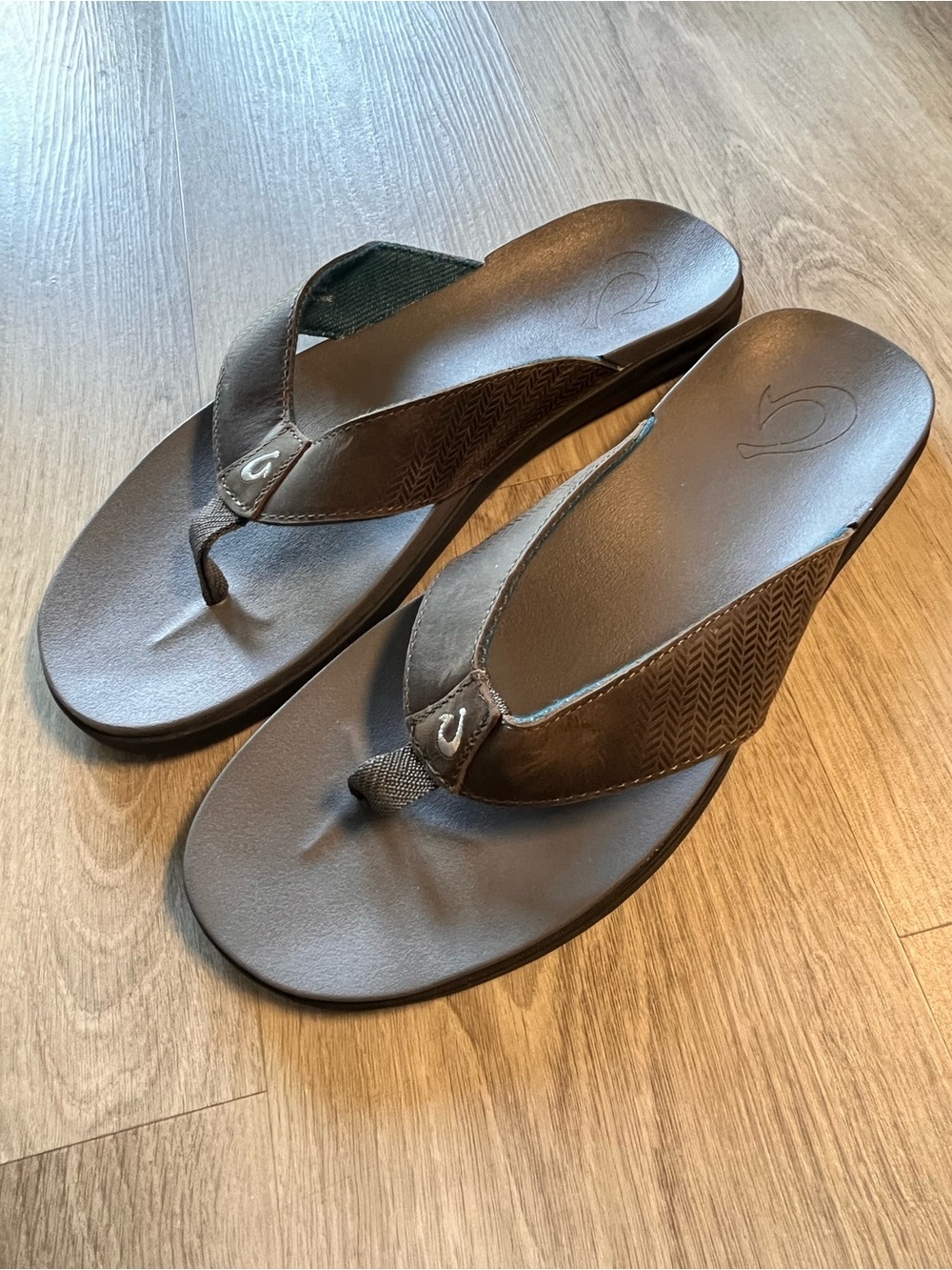 🏝️🔥OluKai Men's Dark Brown Wedge Flip-Flops. Size men’s 12
